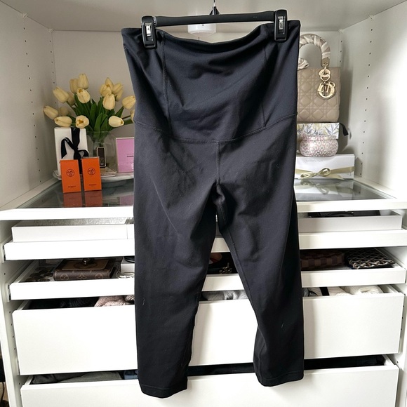 Ingrid & Isabel Maternity leggings with Crossover Panel Cropped size Large - Picture 3 of 7